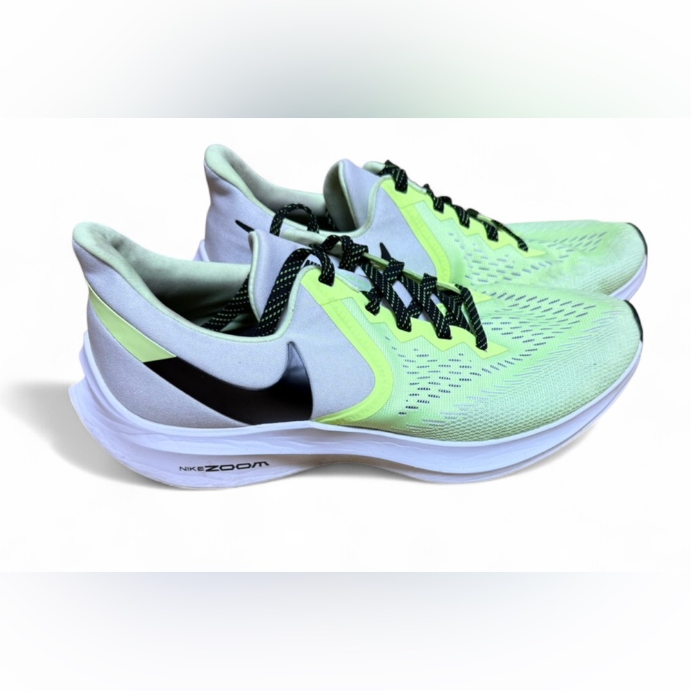 Nike Air Zoom Winflo 6 running shoes in a Spruce Aura/Ghost Green Women’s SZ 10